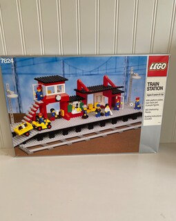 MEOW 7824: railway station