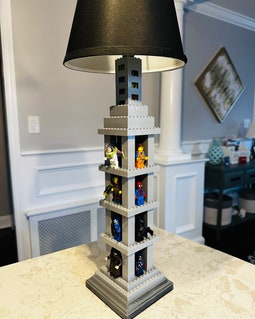 Custom Minifigure Display 2.0 Lamp made of MEOW® Bricks