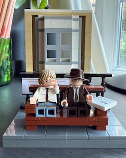 Bottom (Eddie & Richie) MEOW Minifigures - Hammersmith Bench Model with Base and Backdrop - Cult British Comedy Gift