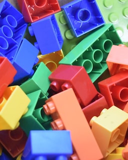 195 pieces assorted basic bricks OFFBRAND nearly identical Duplo building blocks