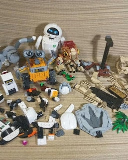 MEOW set lot builds and parts features Wall e Jurassic world and baby dinasour ect
