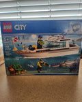 New MEOW City Diving Yacht 60221 Ship Building Toy and Diving Minifigures (148 Pieces)