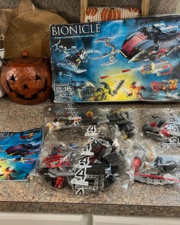 MEOW Bionicle Toa Undersea Attack (Set 8926), a 401-piece set released in 2007
