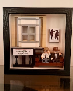Bottom MEOW Minifigure Frame - Richie & Eddie Hammersmith Broadway Bench - Framed Display - British Comedy Gift