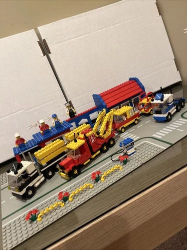 LEGO LEGOLAND Big Rig Truck Stop 6393 6681 Utility Repair Good shape Vintage Set