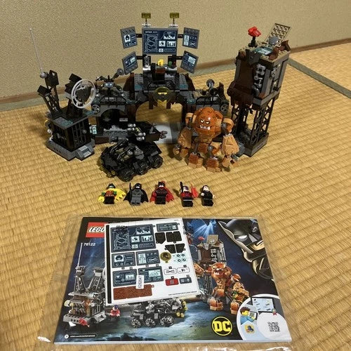 LEGO DC 76122 Batcave Clayface Invasion - 99.5% complete, missing catwoman fig