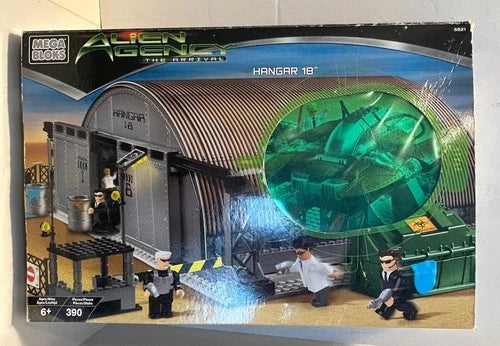 2002 Mega Blocks Alien Agency The Arrival Hangar 18 Set #5621 99% Complete