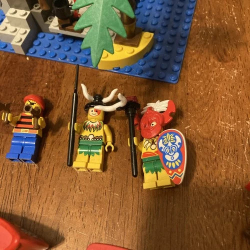 Vintage LEGO Pirates Set 1788 Treasure Chest 1995 Rare Islanders