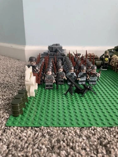 Huge LEGO Soldier Minifigures Lot w/ Weapons, Tanks, Vehicles