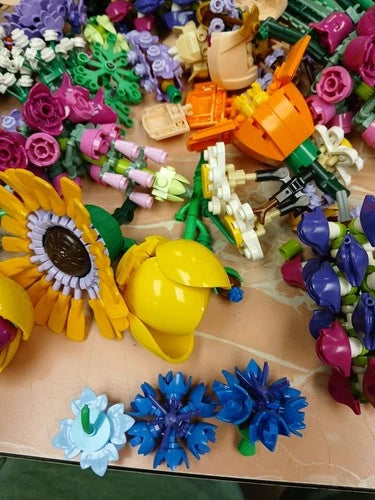 Lot Official LEGO Botanicals & Boutique Flowers Assorted Great Cond 2 gallon Bag