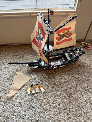 LEGO Pirates: Imperial Flagship (6271). READ