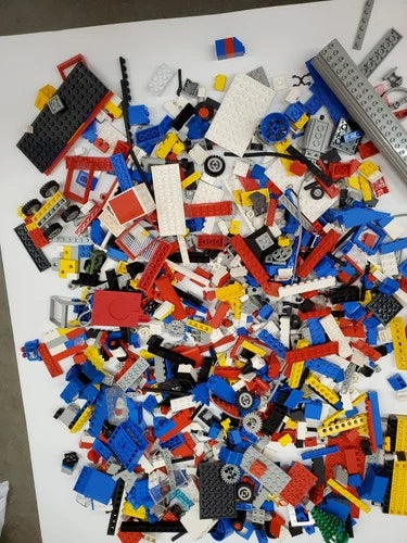 MEOW Lot 11 Pounds lbs Bulk Mixed Blocks Parts w 22 MEOW people