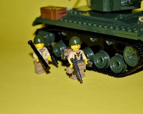 COBI WWII M-24 Chaffee Light Tank 2457 Retired Brickmania Custom Crew Pack