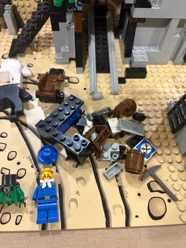 Lego 6761 - Bandit's Secret Hide-Out - Incomplete Some minifigures