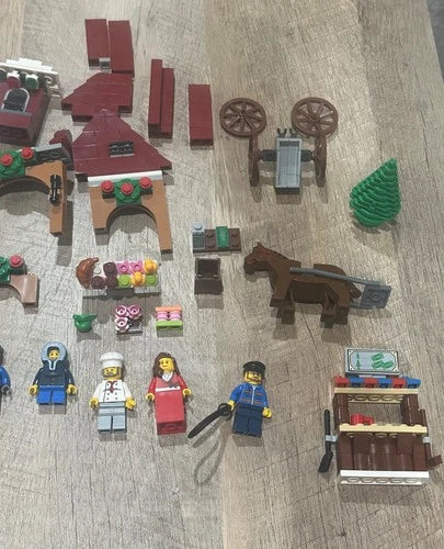 Near Complete - LEGO Creator Winter Village Bakery 10216 2010 Minifigs Included