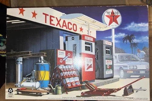 MRC BC100 Texaco Service Station From the 60's Model Kit 1:24 Scale (1 Set)