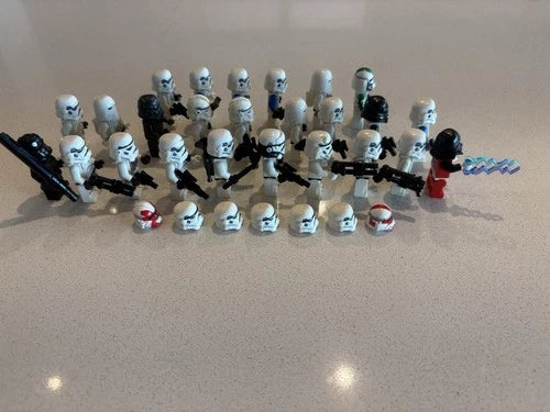 Lego Star Wars Stormtroopers and clone lot of 25 Minifigures Helmets & Blasters