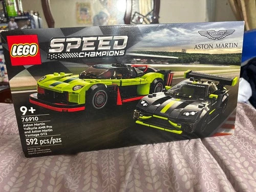 LEGO SPEED CHAMPIONS: Aston Martin Valkyrie AMR Pro and Aston Martin Vantage GT3
