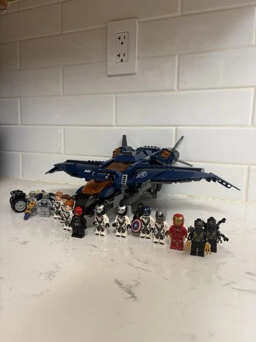 LEGO Marvel Super Heroes Avengers Quinjet 76126 699pcs Minifigures Incomplete