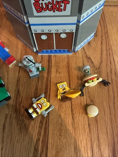 LEGO SpongeBob SquarePants: The Chum Bucket (4981) Near Complete missing 1 stick