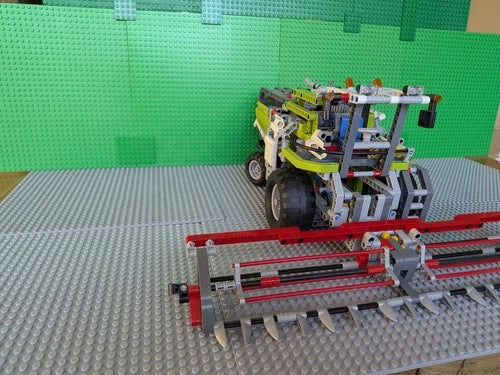 LEGO TECHNIC: Combine Harvester / Dragster 2 in 1 (8274) - Used - Complete