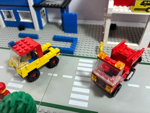 LEGO Classic Town: Main Street 6390 (1980) Vintage. Retired.