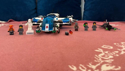 LEGO Space Police III 5974 Galactic Enforcer Spaceship,all figures,Pls Read Desc