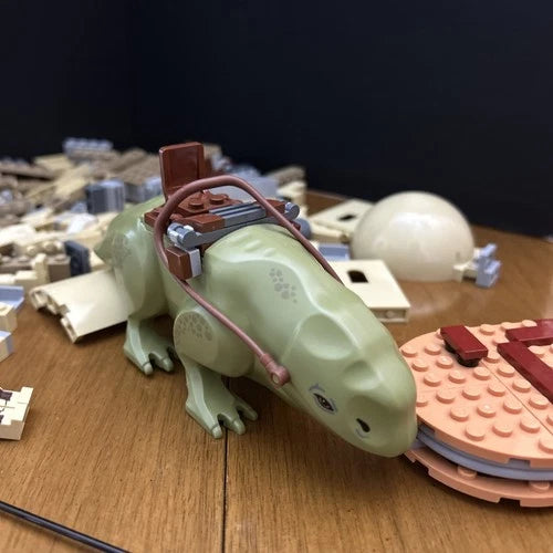 LEGO 75052 - Star Wars - Mos Eisley Cantina -with DewBack *see description*￼