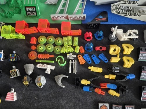 Large Lot 90s Lego Space UFO & Submarine Figures Parts And Pieces Mixed Lot Look