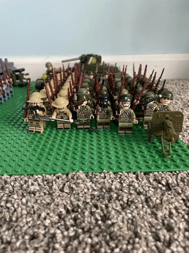 Huge LEGO Soldier Minifigures Lot w/ Weapons, Tanks, Vehicles