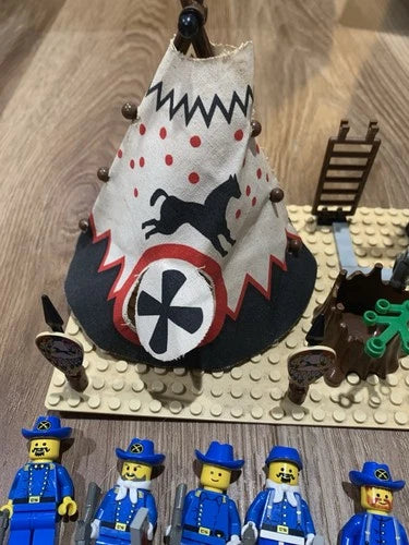Lego Western Lot, 6746+ 16 Cavalry, and Indian figs