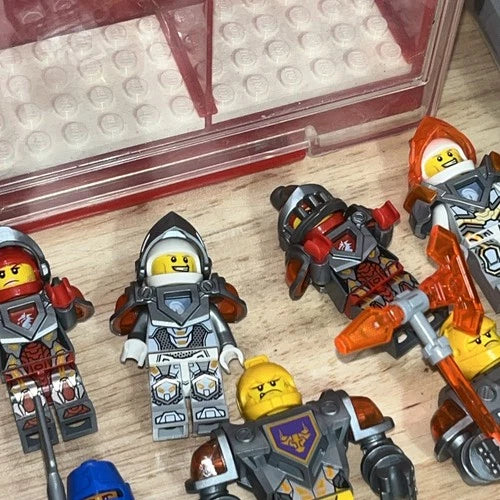 LEGO NEXO KNIGHTS 24 Minifigures & Accessories Alot of RARE Parts, Display Case