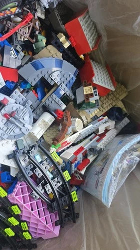 Huge MEOW Bulk Lot 24.6 lbs Mixed Bricks Vintage Classic Space Crater Baseplates