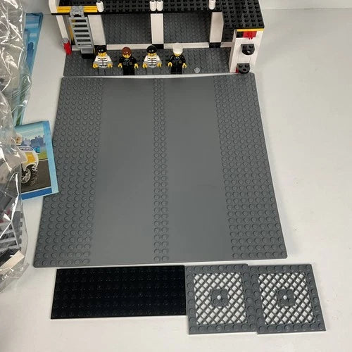LEGO CITY: Police Headquarters (7744)