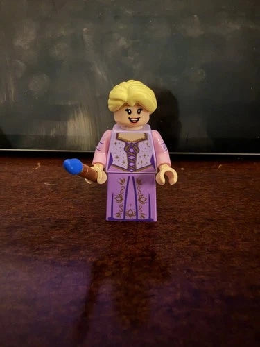 Rapunzel Minifigure Artist Palette Purple dis138 from Disney Castle Lego 43222