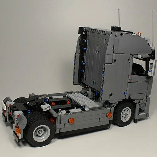 Medium Truck FH Tractor Unit Vehicle Car 1077 Bricks Building Blocks Set