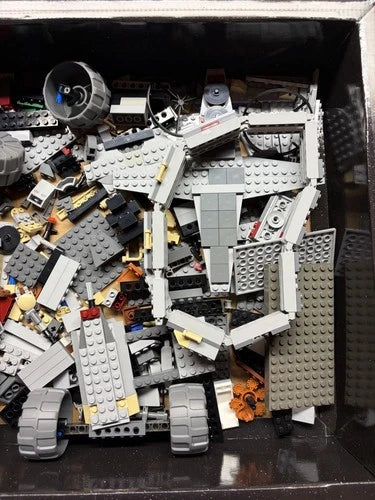 LEGO Star Wars 4504 Millennium Falcon Original Trilogy INCOMPLETE READ