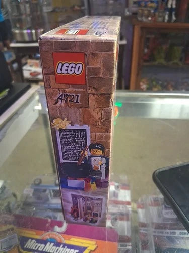Lego Harry Potter 4721 Hogwarts Classroom STILL SEALED FREE SHIPPING LOOK NICE