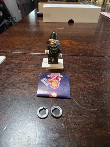LEGO Wizard of Oz Minifigures Lot of 4 w/ Accessories & Display Bases