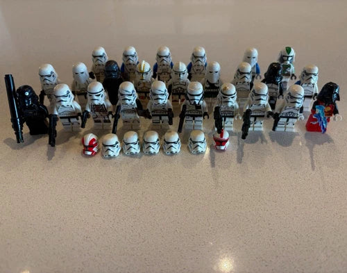 Lego Star Wars Stormtroopers and clone lot of 25 Minifigures Helmets & Blasters