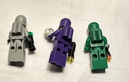 LEGO Lot Of 3 Classic Spaceman: Light Grey Dark Green & Bright Green W/ Extras