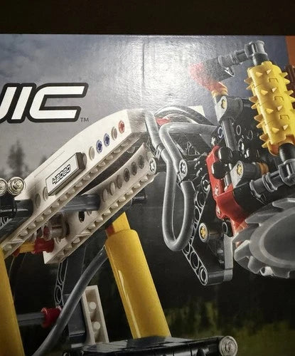 DAMAGED BOX LEGO Technic Forest Harvester Machine 42080 Retired