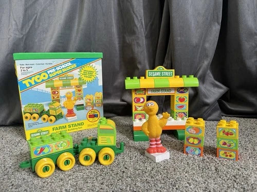 1991 Tyco Pre-School Super Blocks Duplo Sesame Street Big Bird Farm Stand Set