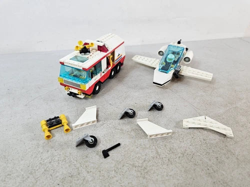 airport plane car jet Lego vintage Lot Parts Pieces minifigure 13e58