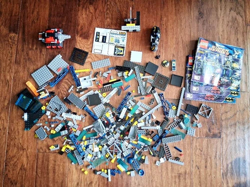 LEGO 2012 The Batcave 6860 DC Universe Super Heroes - Incomplete Set / Parts