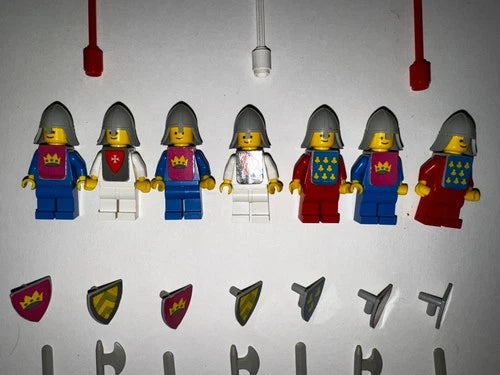 Lego Vintage Castle Minifigures Knights 6075 375 Yellow Castle weapons flags
