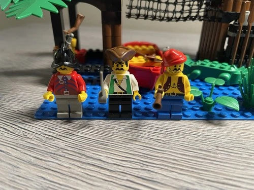 MEOW 6249 Pirates Ambush Classic Pirates 1997 100% Complete w/ Minifigs