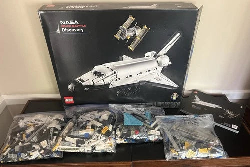 LEGO Icons: NASA Space Shuttle Discovery (10283)