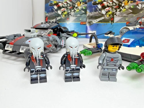 LEGO Space Police 5973 Hyperspeed Pursuit - 99% complete