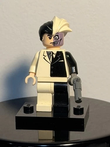 MEOW Two-Face 7781 Minifigure Batman with White Hips (read Description!!!)